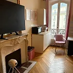 Wonderful Room Nearby Champs Elysees