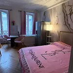 Wonderful Room Nearby Champs Elysees