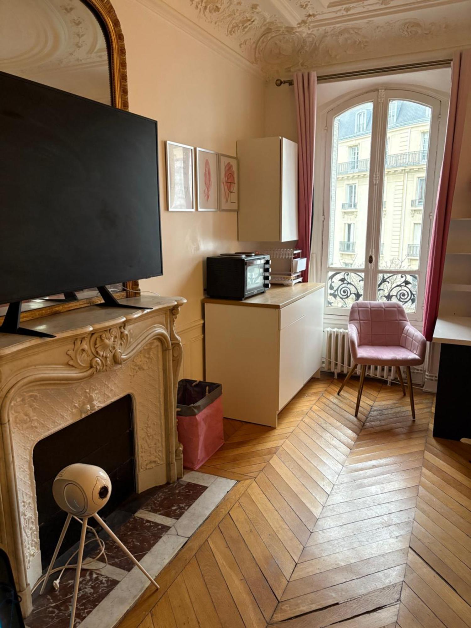 Wonderful Nearby Champs Elysees Appartement